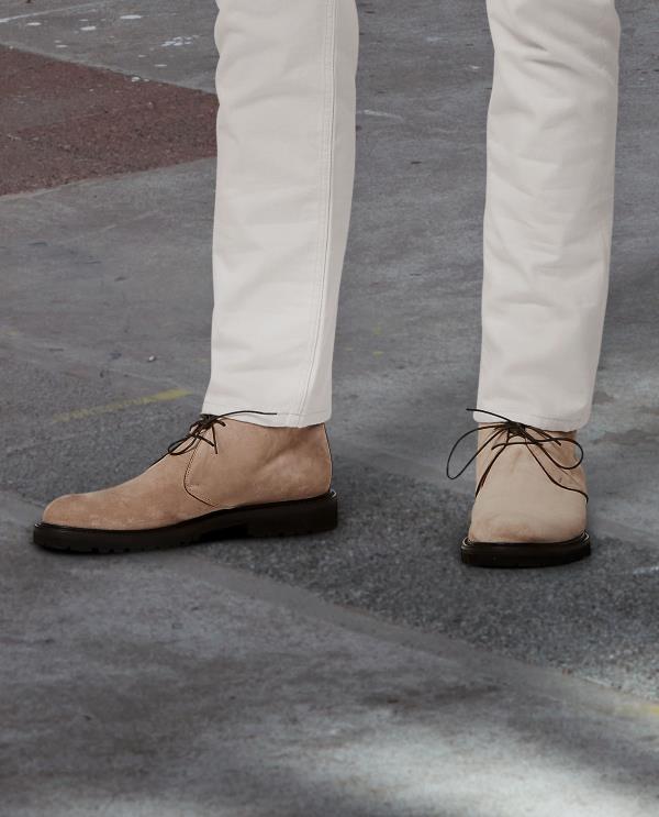Contemporary Round Lightweight Chukka Boots Suede Sand